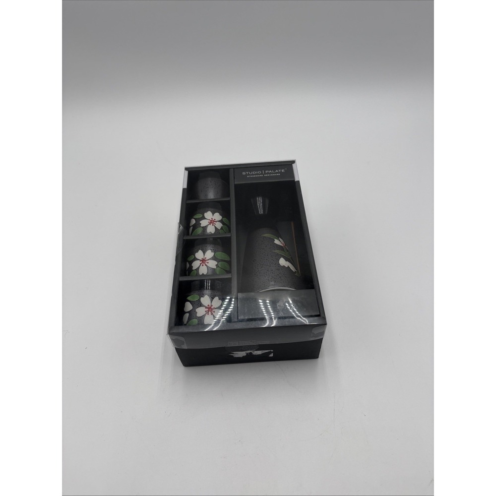 Studio Palate Stoneware Serveware‎ 5 Piece Sake Set 1 Bottle 4 Cups Gray Flower
